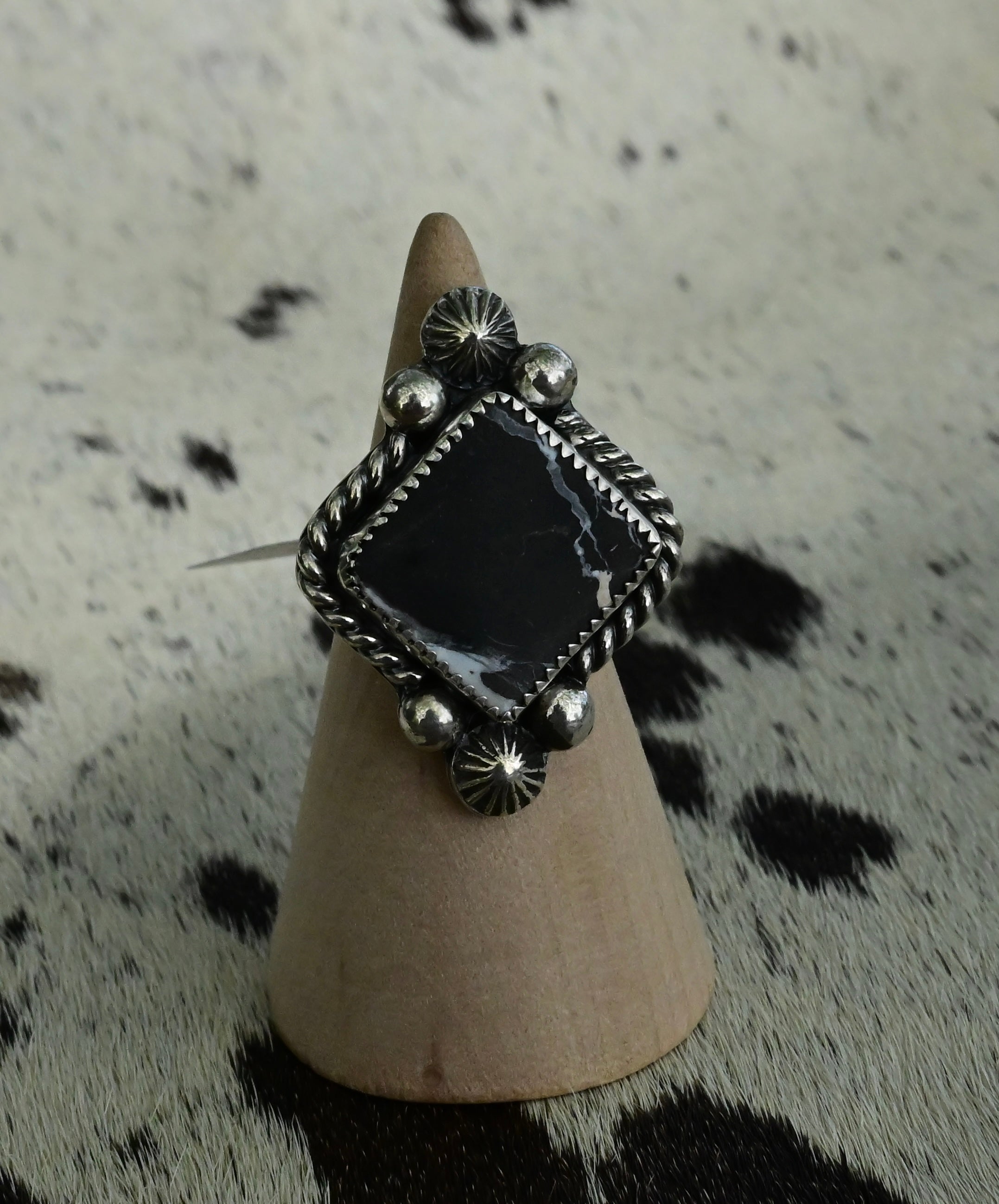 White Buffalo Statement sz. 5.5 ring