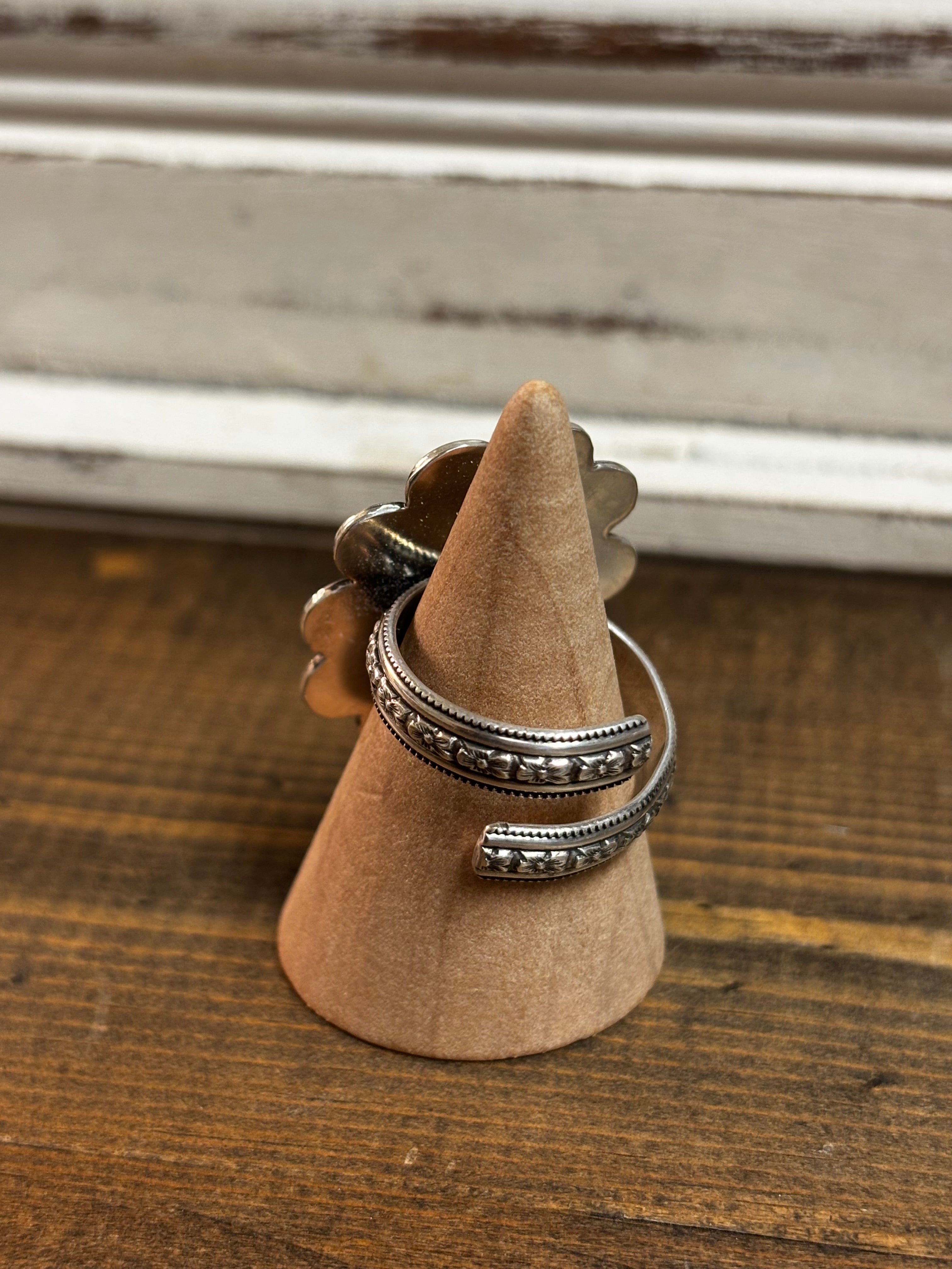 Red Spiny Oyster Adjustable Ring